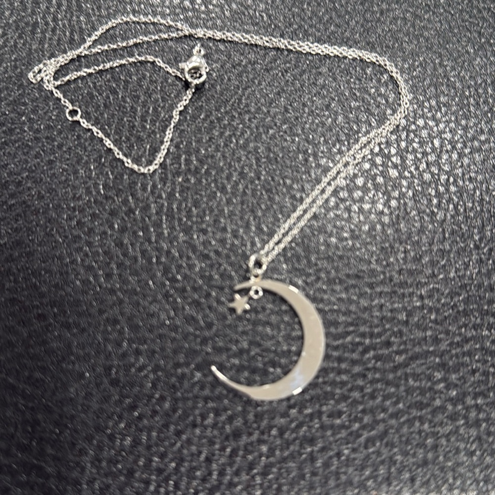🌙✨ NEW! Adornia Hanging Moon & Star Pendant Necklace – Gift Box Included 🌙✨